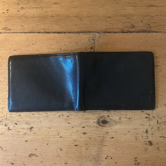 Swiss Gear billfold - Picture 5 of 7